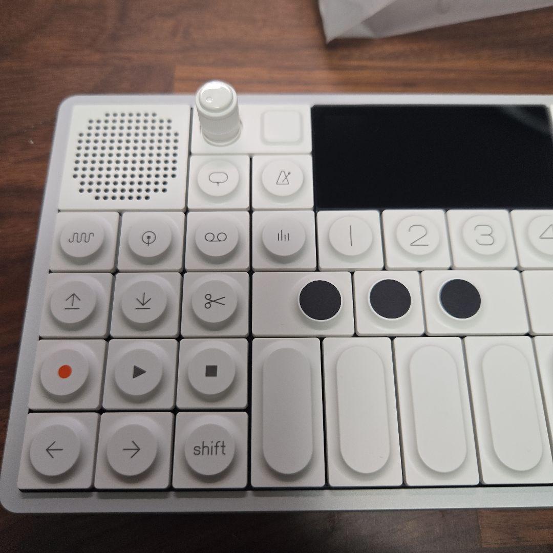 OP-1 field シンセサイザー ホワイト