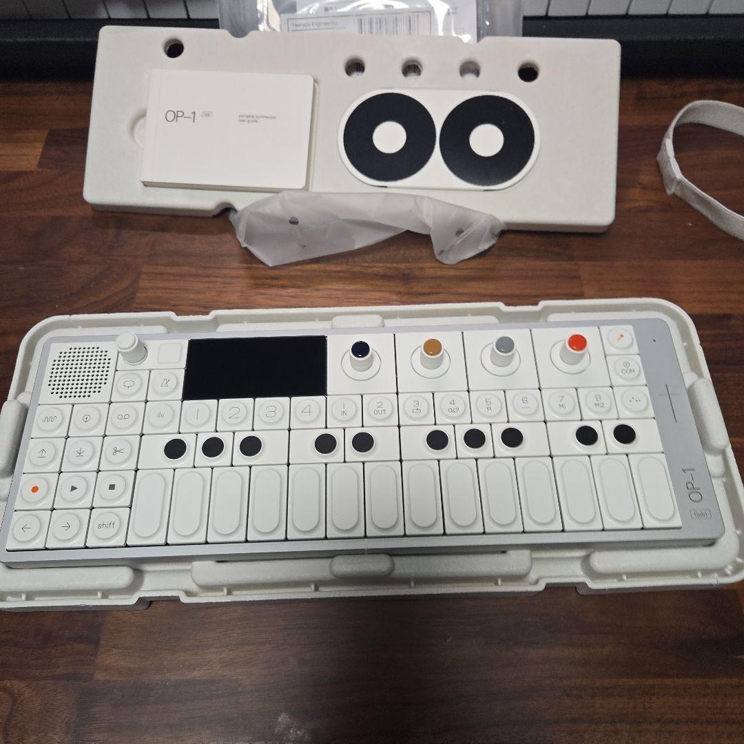 OP-1 field シンセサイザー ホワイト
