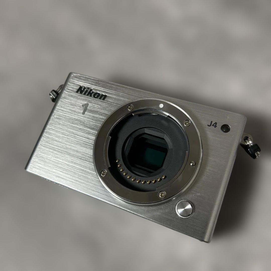 「美品」Nikon 1 J4 ミラーレスカメラ ダブルズームキット