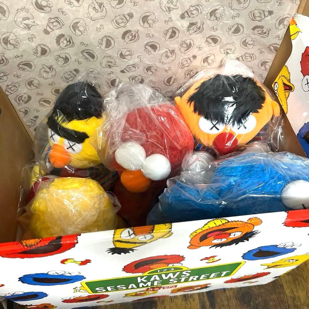 meme　ユニクロ セサミ ボックス KAWS SESAME ぬいぐる5体