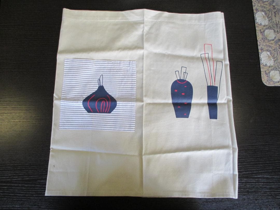 familiar イラスト付きエプロン ベージュ