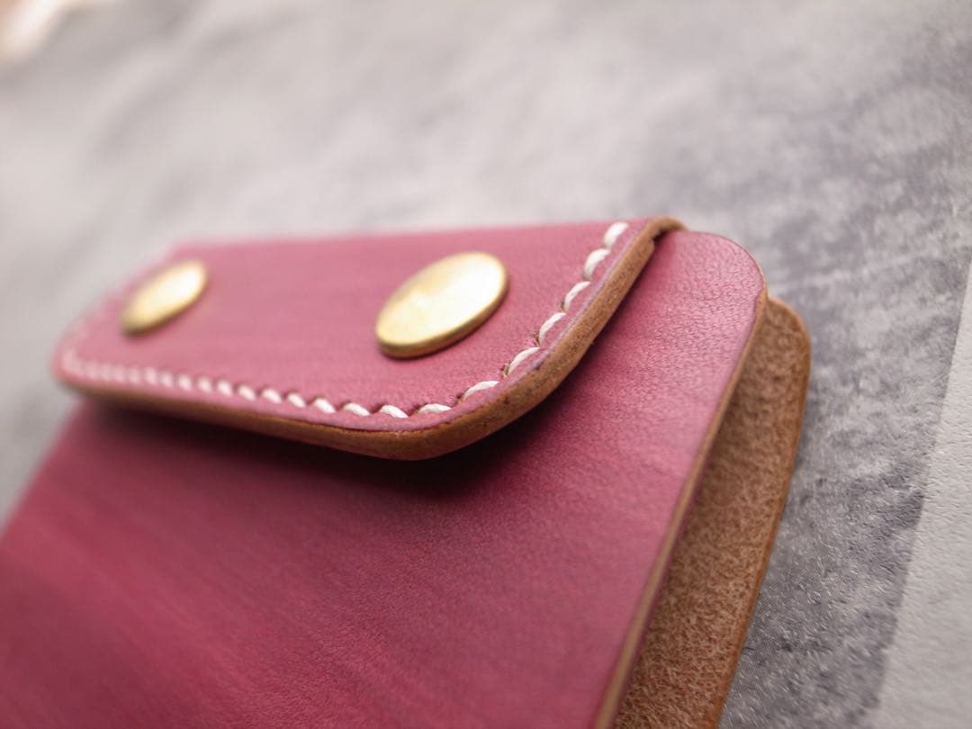 上質なヌメ革で作ったスマートなお財布を