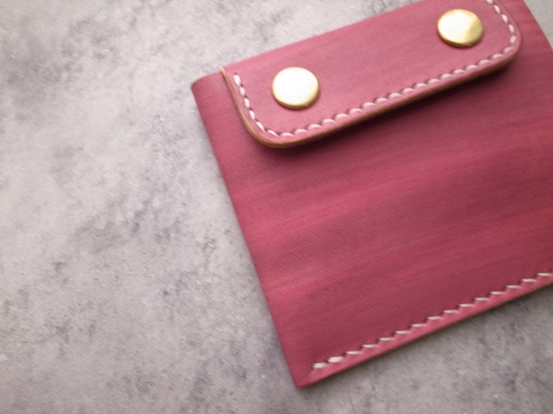 上質なヌメ革で作ったスマートなお財布を