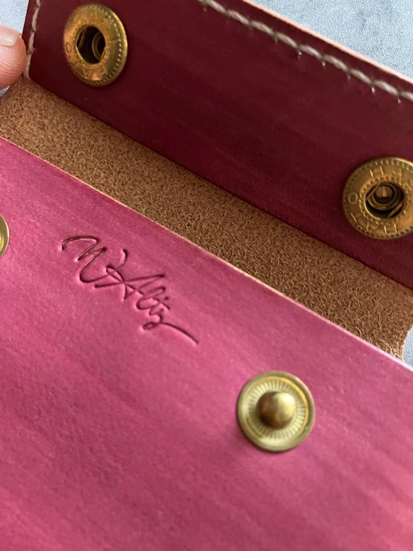 上質なヌメ革で作ったスマートなお財布を