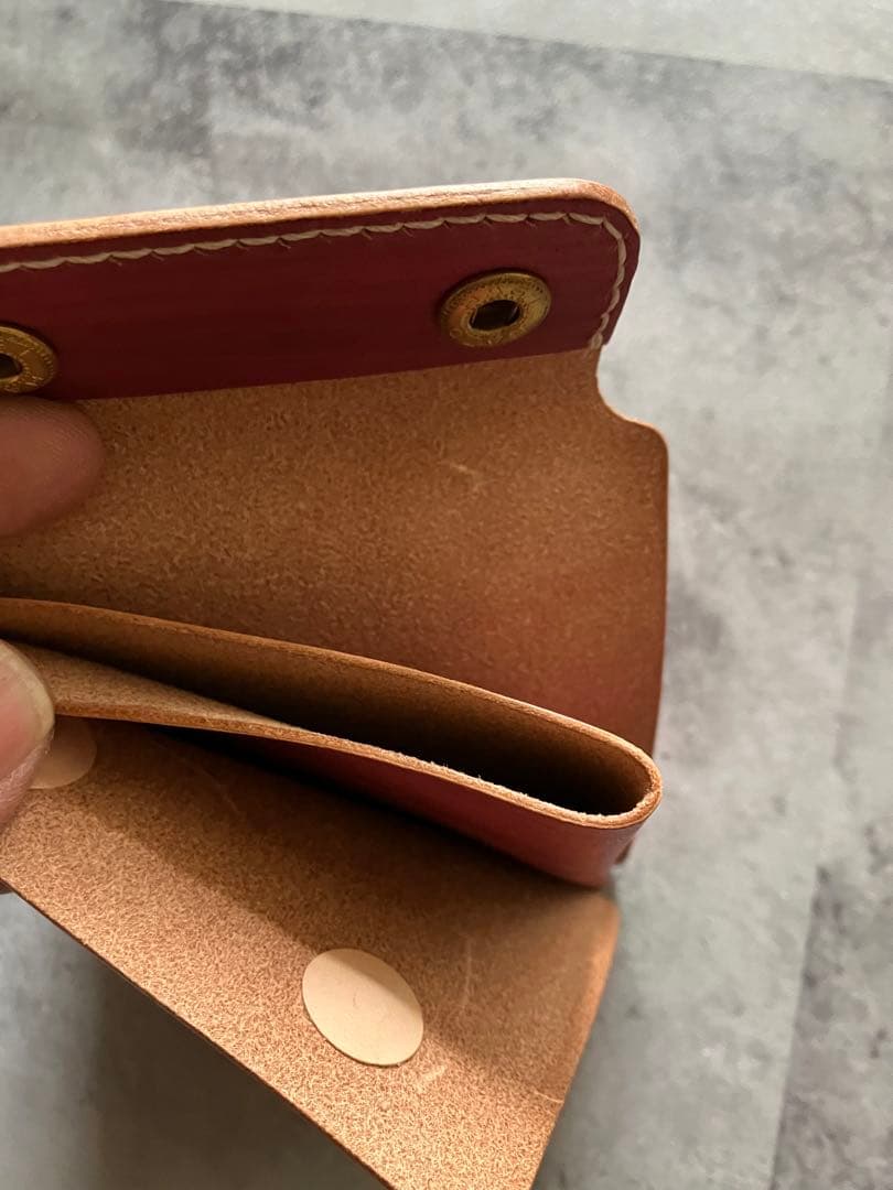 上質なヌメ革で作ったスマートなお財布を