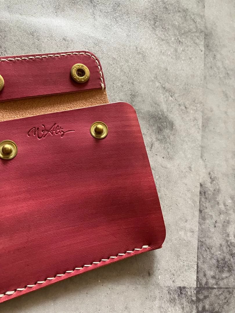 上質なヌメ革で作ったスマートなお財布を