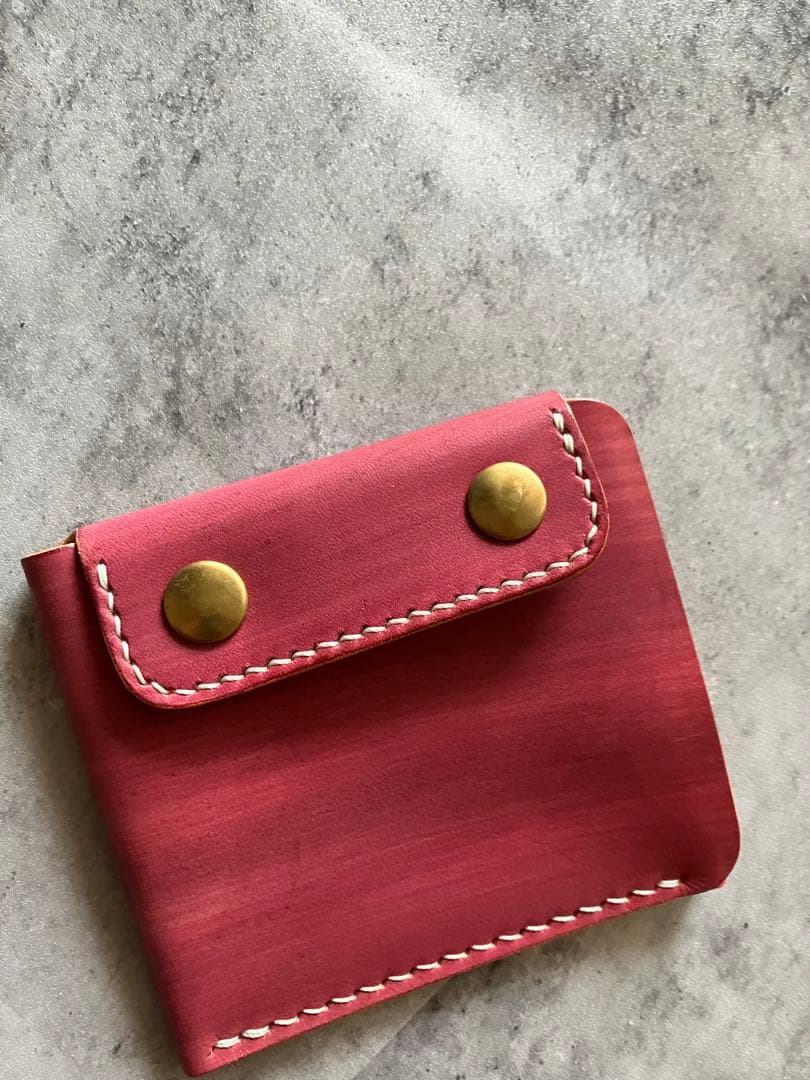 上質なヌメ革で作ったスマートなお財布を