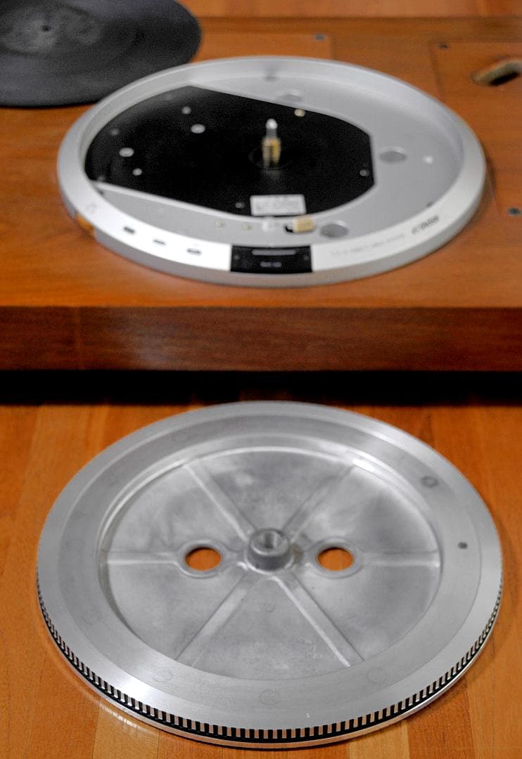 ★VICTOR　DD PLAYER　TT-71　大型重力級プレーヤーをもつ　♪