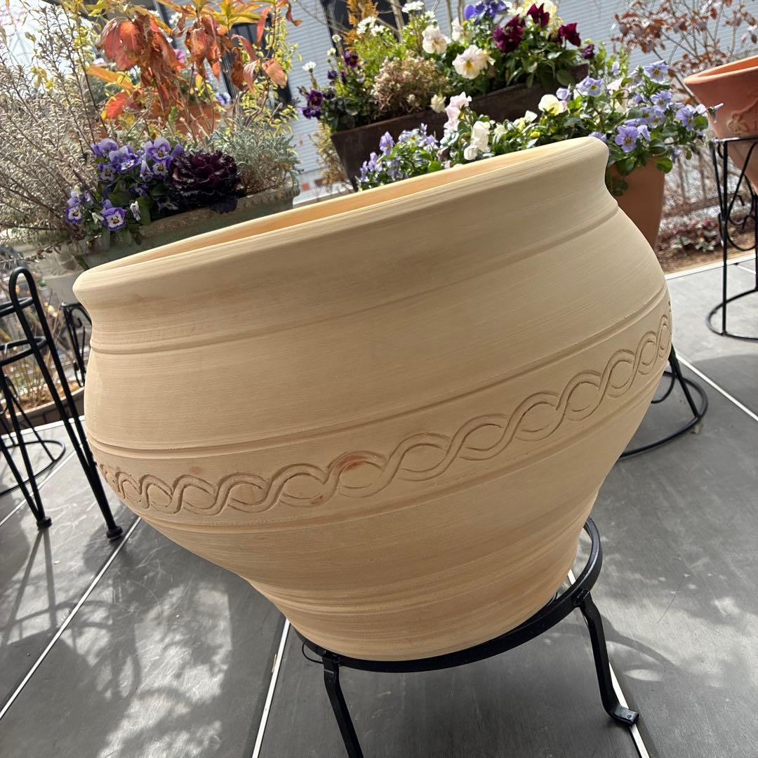 テラコッタ製壺型大型植木鉢 素焼き植木鉢波模様