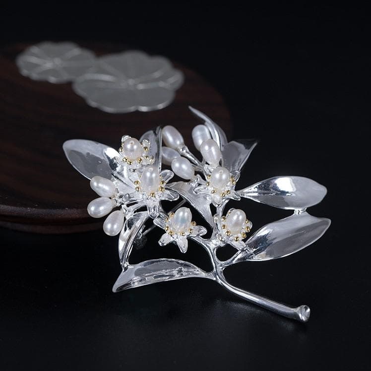 ＜受注制作＞クチナシのブローチ　シルバー925　パール　0222