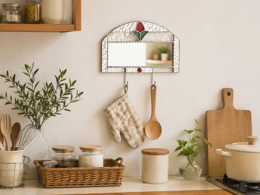 *✴︎:.。 ステンドグラスのミラー 　*ウォールフック付き*