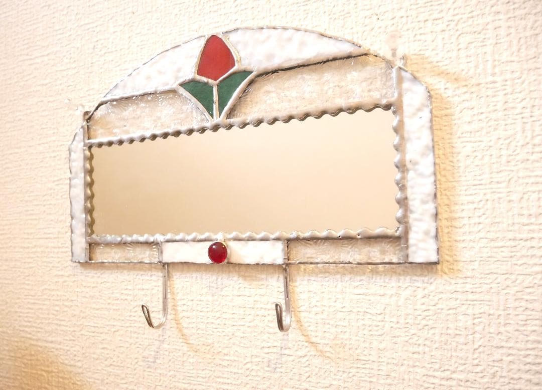 *✴︎:.。 ステンドグラスのミラー 　*ウォールフック付き*