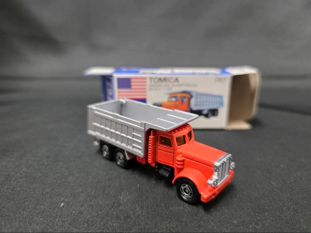 トミカ青箱F67アメリカンダンプトラック(日本製)