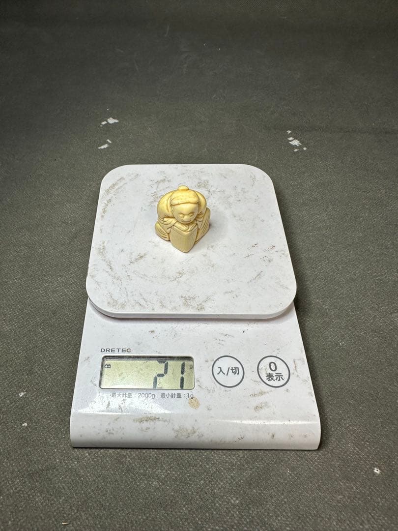 極上　根付　天然素材　アンティーク　骨董　飾り物　古美術品　 置物　細密細工