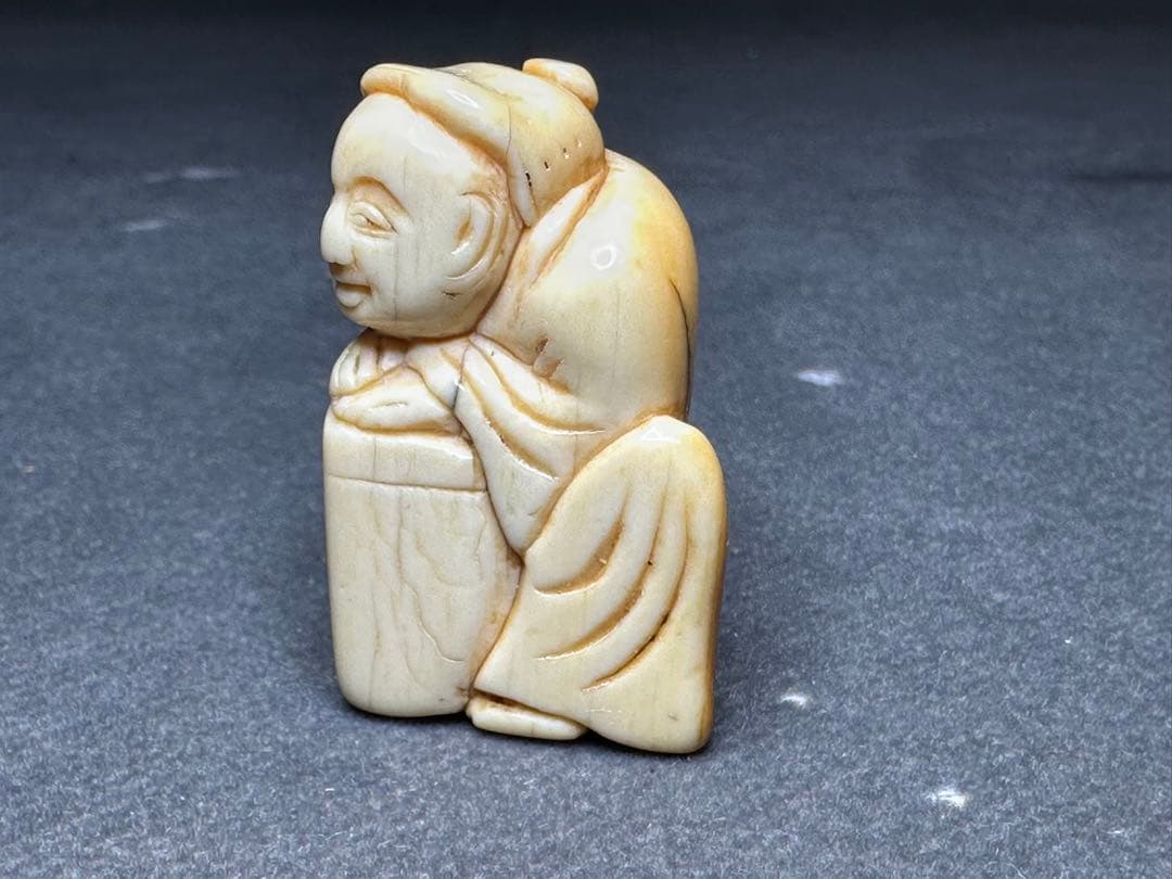 極上　根付　天然素材　アンティーク　骨董　飾り物　古美術品　 置物　細密細工