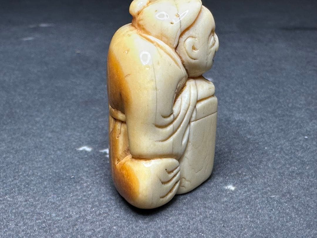 極上　根付　天然素材　アンティーク　骨董　飾り物　古美術品　 置物　細密細工