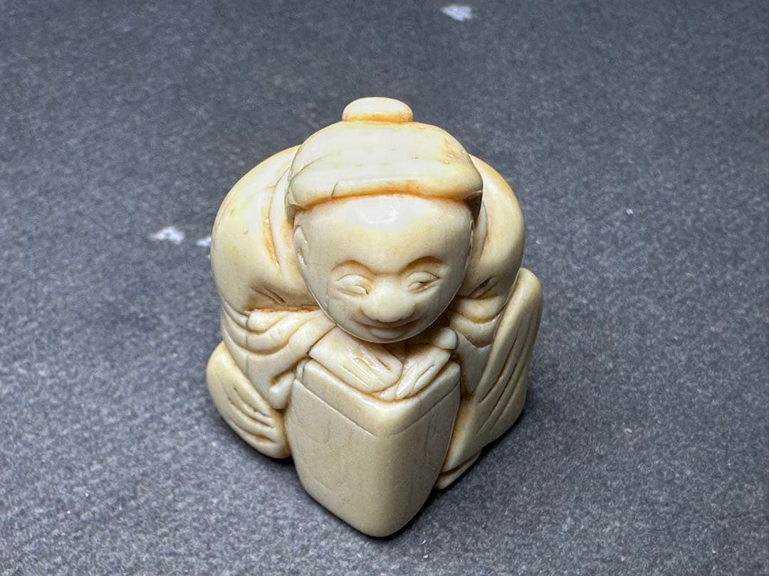極上　根付　天然素材　アンティーク　骨董　飾り物　古美術品　 置物　細密細工