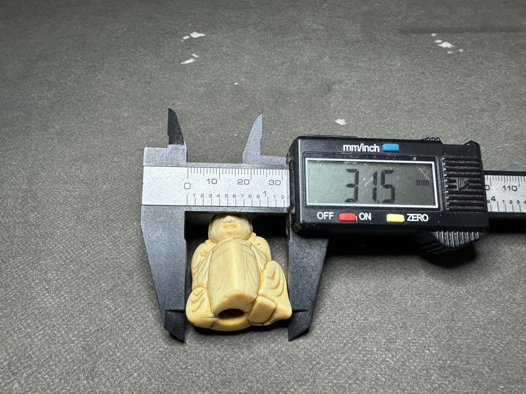 極上　根付　天然素材　アンティーク　骨董　飾り物　古美術品　 置物　細密細工