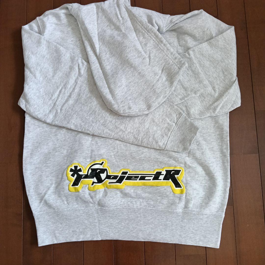 1度着用*p(R)ojectR® 発泡ロゴ付き グレーパーカー