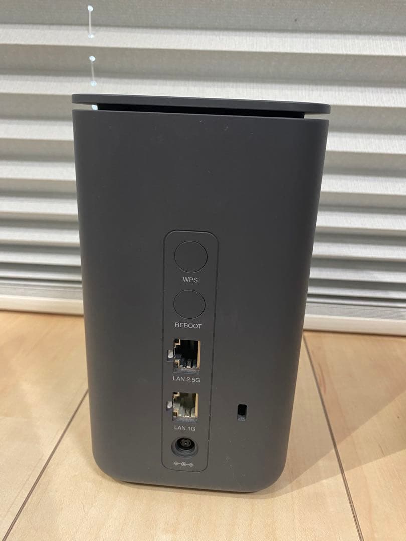 【美品】 NTTドコモ ５G HR02 ルーター 本体