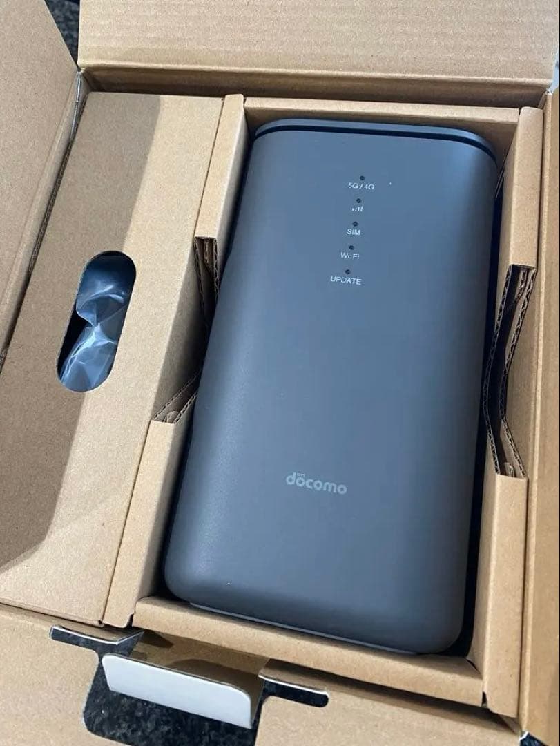 【美品】 NTTドコモ ５G HR02 ルーター 本体