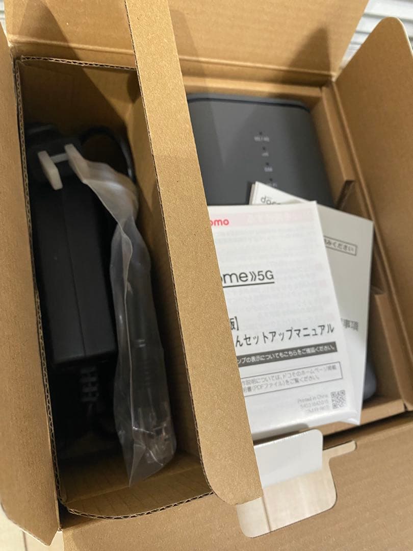 【美品】 NTTドコモ ５G HR02 ルーター 本体