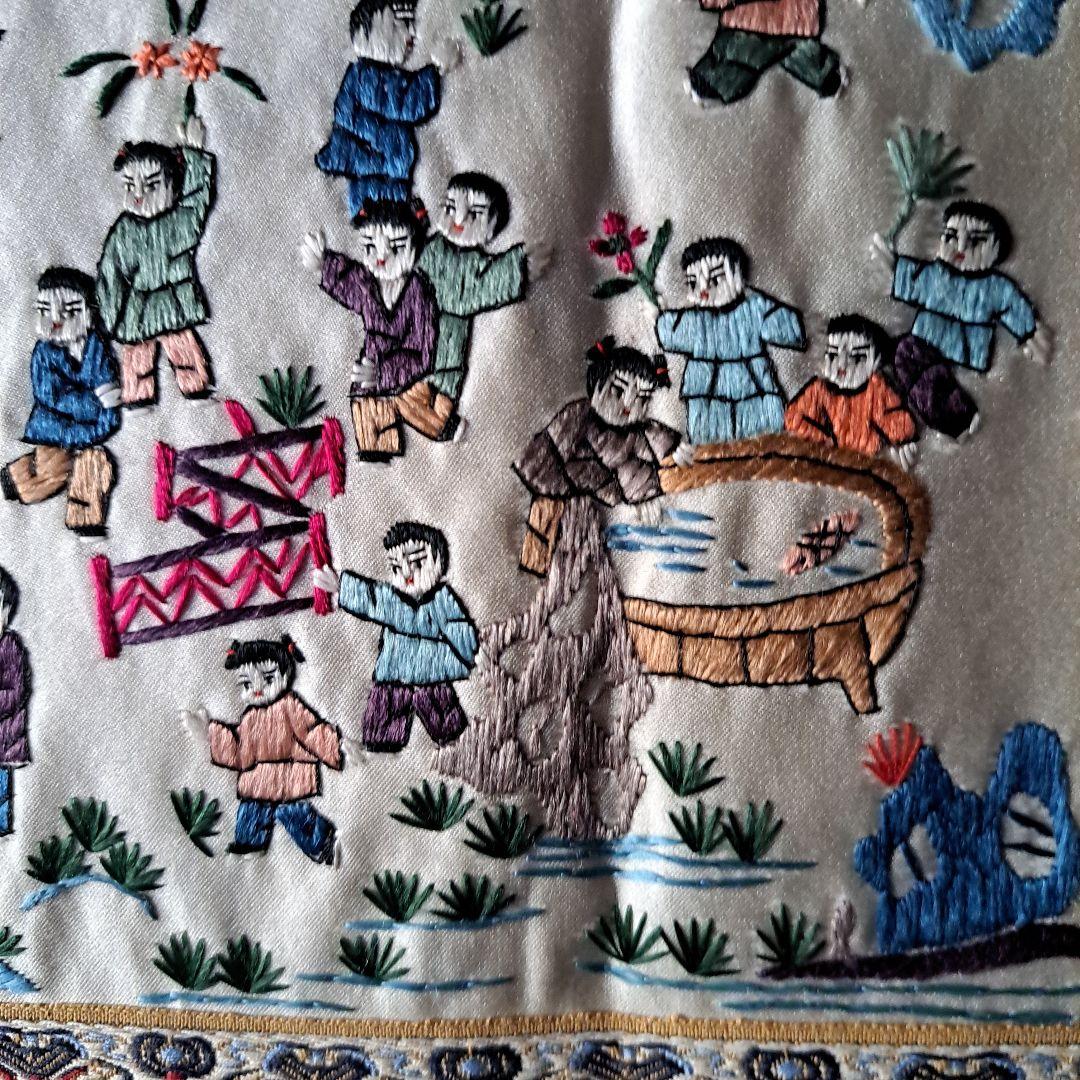 中国　正絹刺繍　精密刺繍　工芸品の敷物　お祭り風景図　極上