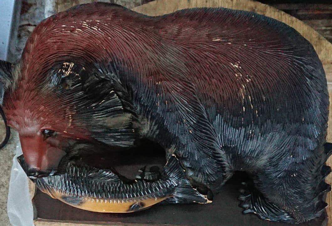 北海道・木彫りの熊の置物