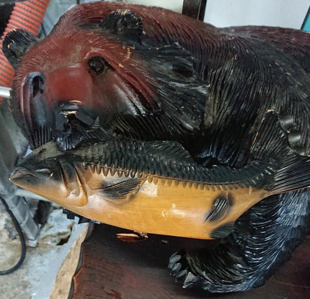 北海道・木彫りの熊の置物
