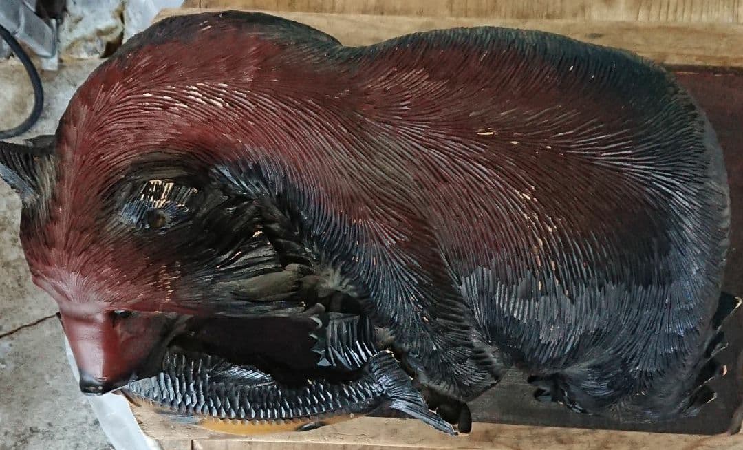 北海道・木彫りの熊の置物