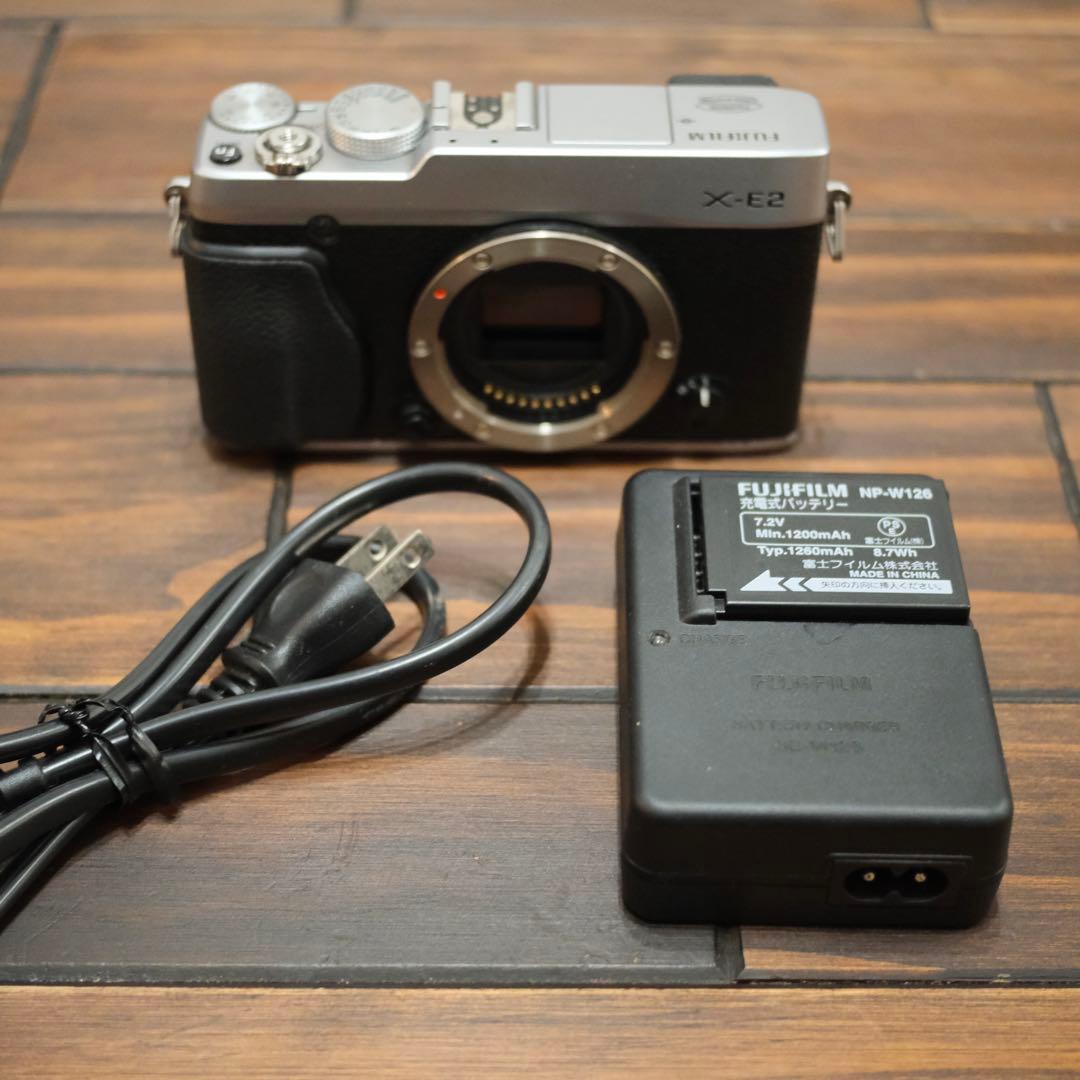【極美品】 FUJIFILM X-E2 ミラーレス一眼カメラ