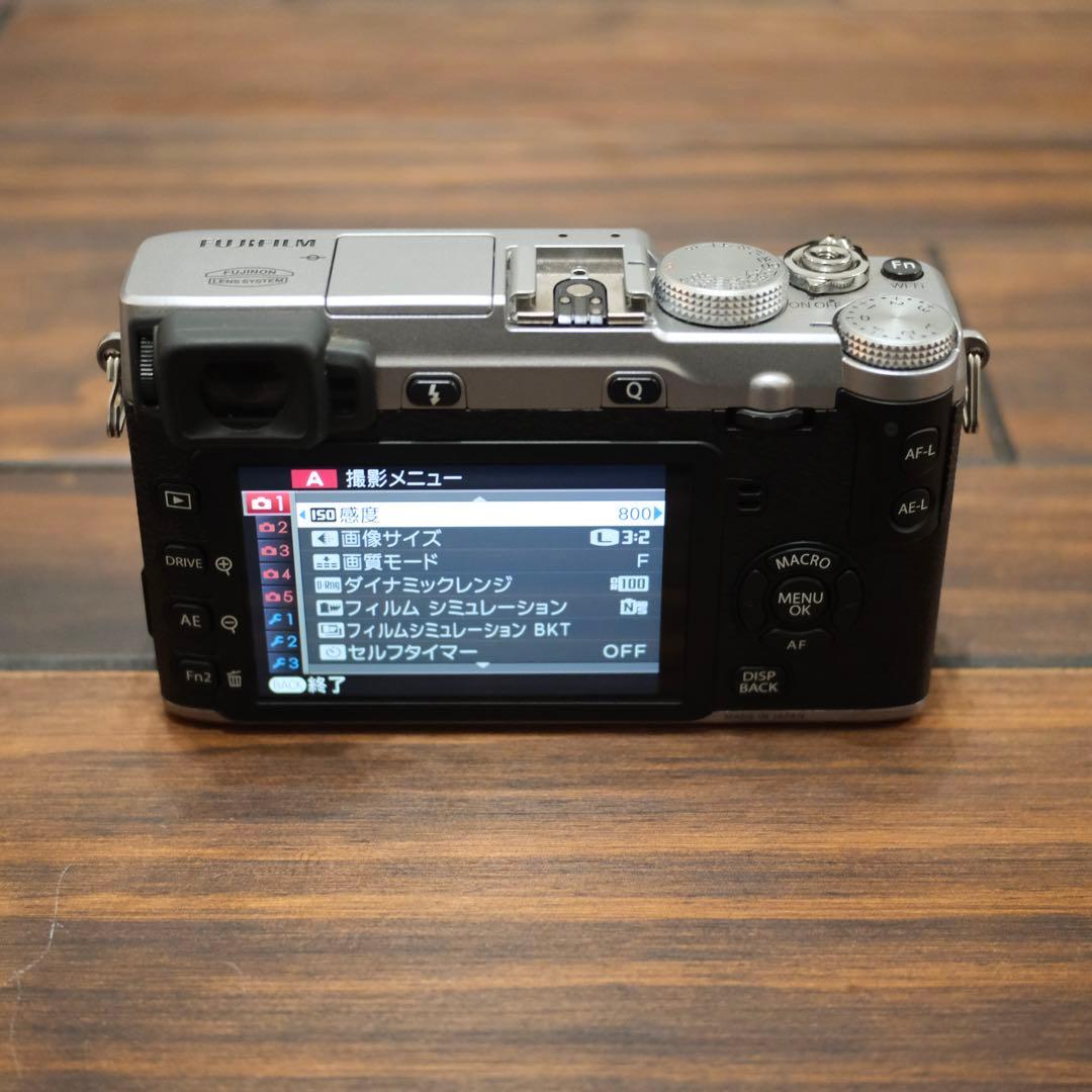【極美品】 FUJIFILM X-E2 ミラーレス一眼カメラ