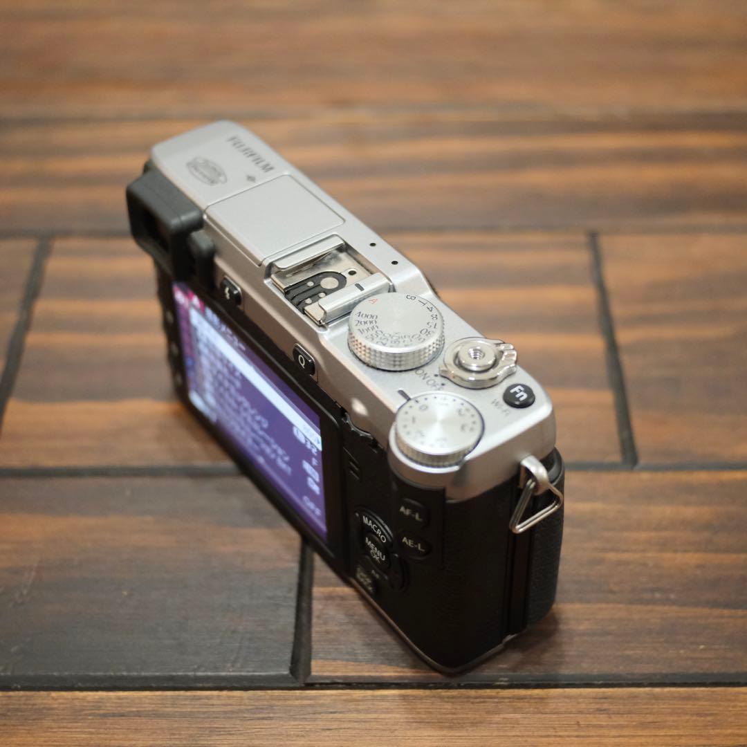 【極美品】 FUJIFILM X-E2 ミラーレス一眼カメラ