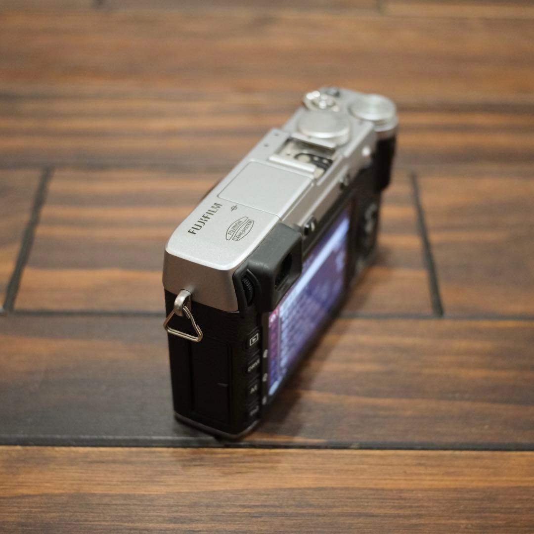 【極美品】 FUJIFILM X-E2 ミラーレス一眼カメラ