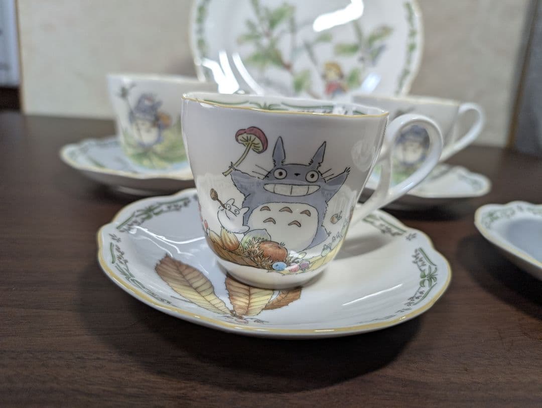 ノリタケ　トトロ プレート1枚　カップ＆ソーサ4客　noritake 1客カケ有