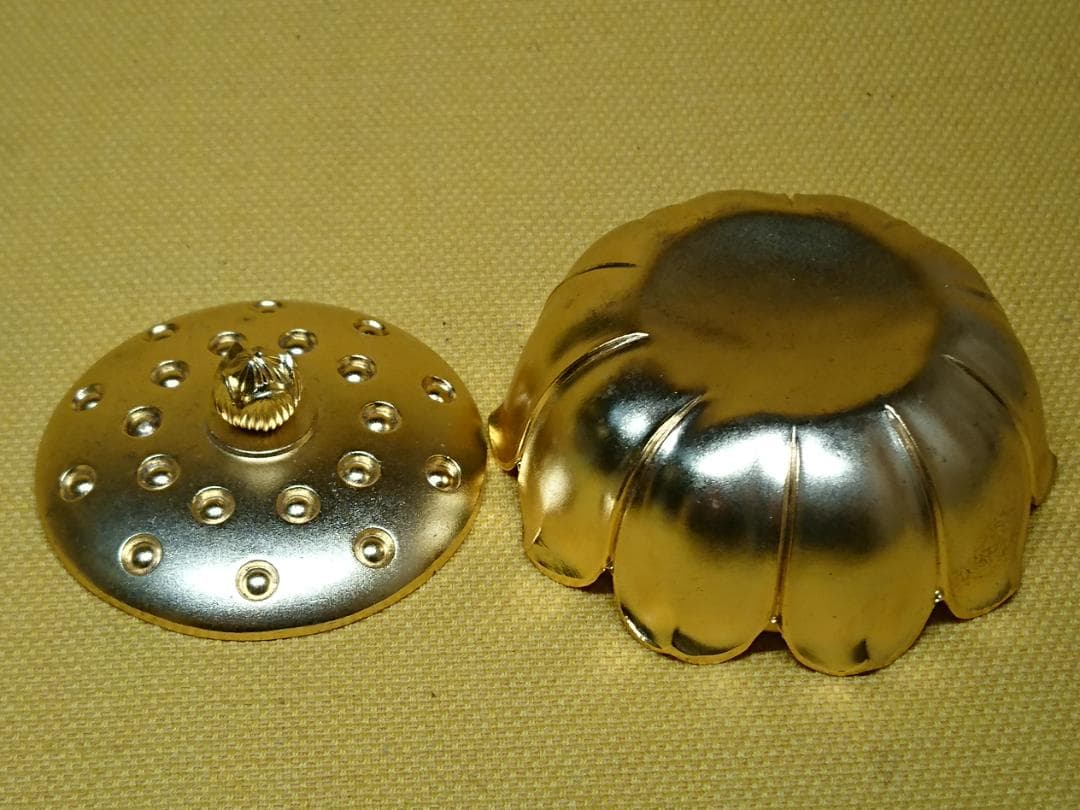 仏教美術　香炉　銅製　本金メッキ　置物　インテリア　工芸品　美術品　A1358