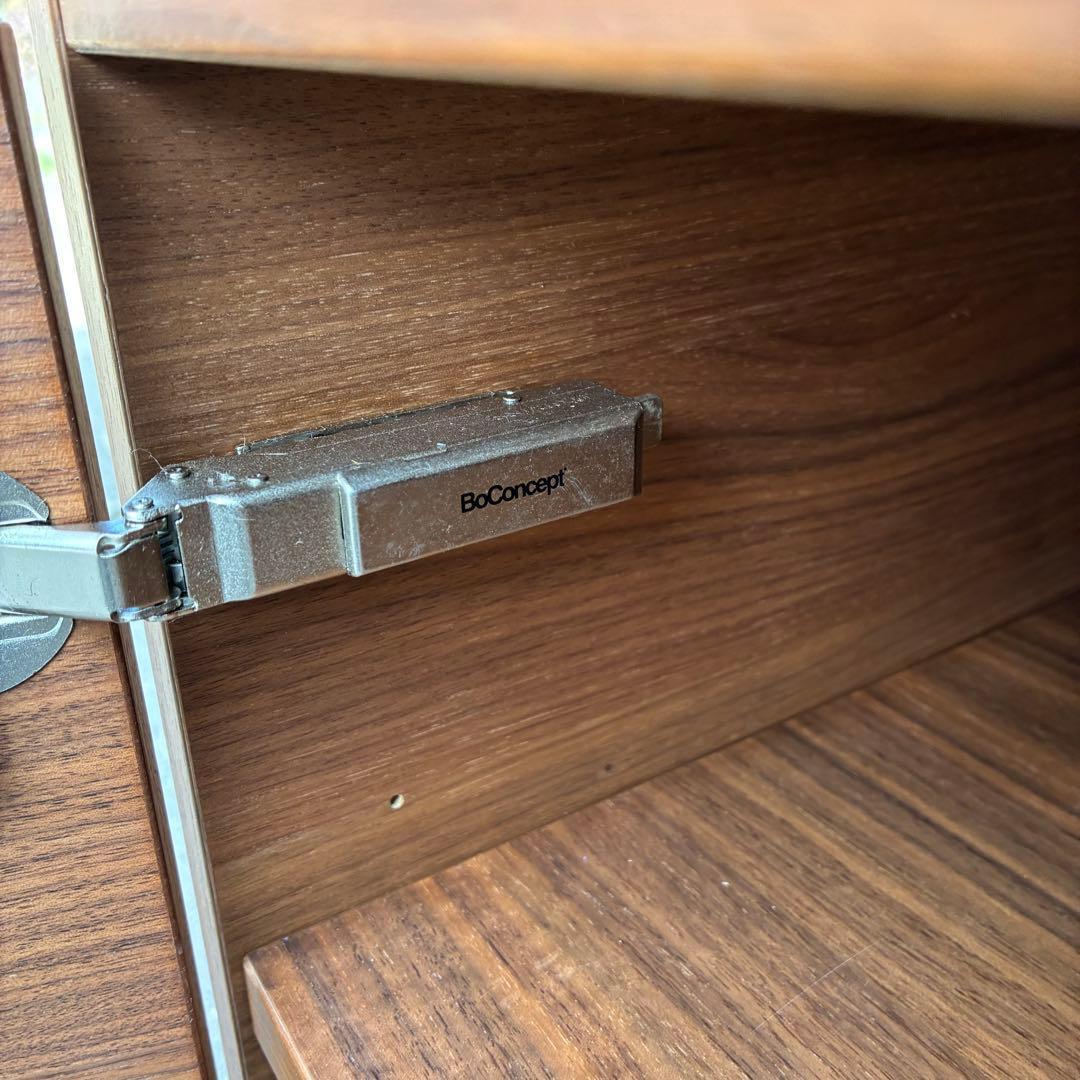 美品　BoConcept サイドボード 北欧　モダン　２枚扉　引き出し