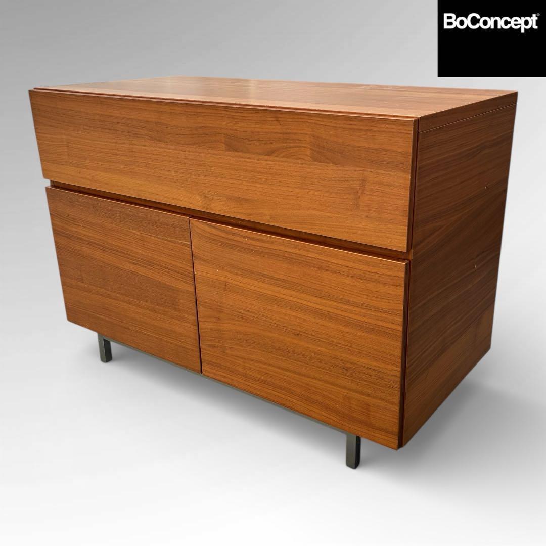 美品　BoConcept サイドボード 北欧　モダン　２枚扉　引き出し