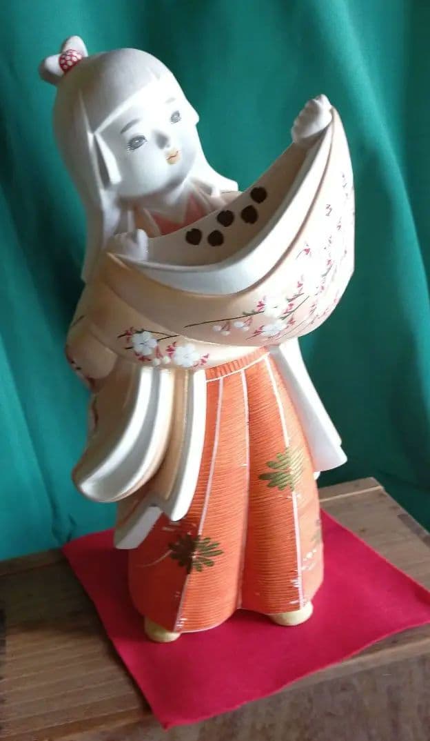 可愛らしい女の子・博多人形