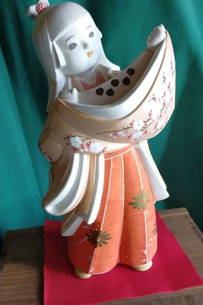 可愛らしい女の子・博多人形