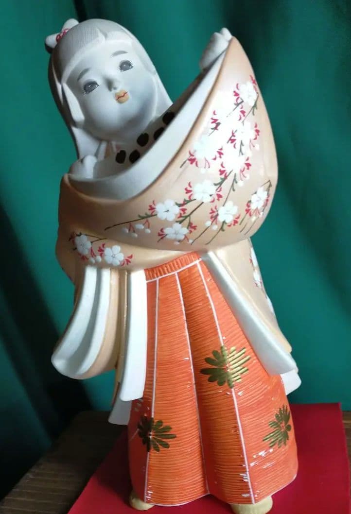 可愛らしい女の子・博多人形