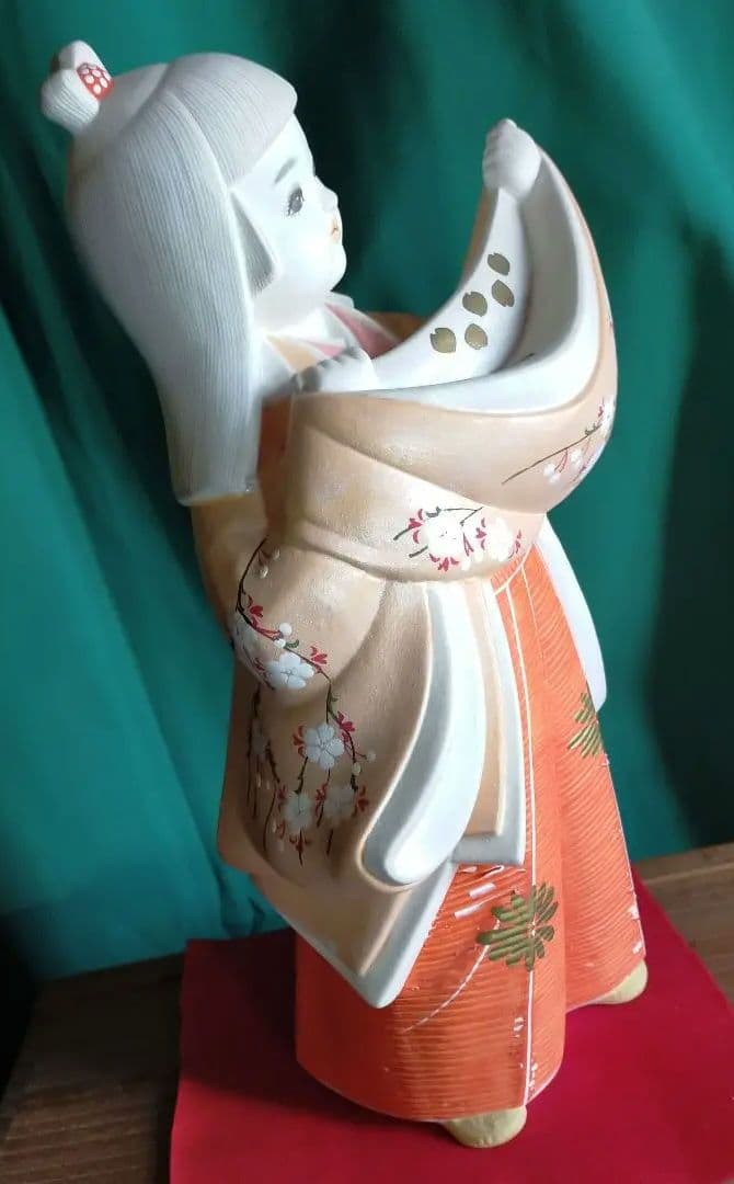 可愛らしい女の子・博多人形