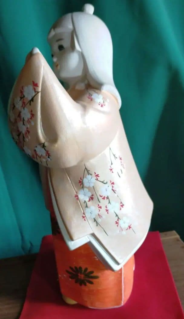 可愛らしい女の子・博多人形