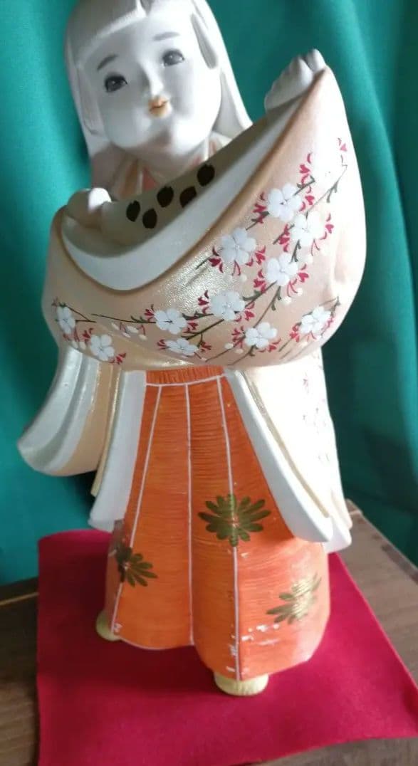 可愛らしい女の子・博多人形