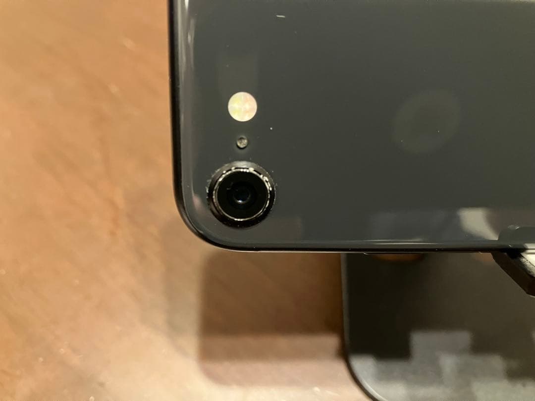 iPhoneSE(第２世代)ブラック 本体 SIMフリー ケース付き