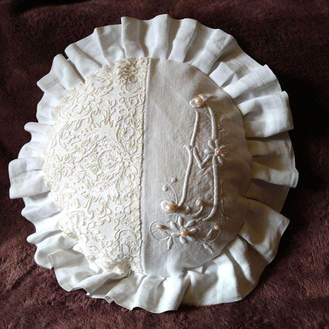 ※最後の１点限定※フランスアンティーク　ロゴ手刺繍　豪華レース　クッション