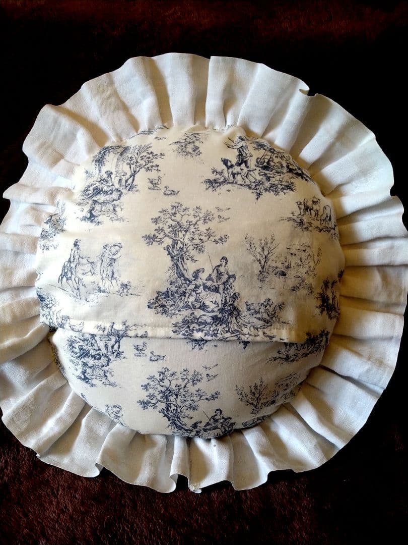 ※最後の１点限定※フランスアンティーク　ロゴ手刺繍　豪華レース　クッション