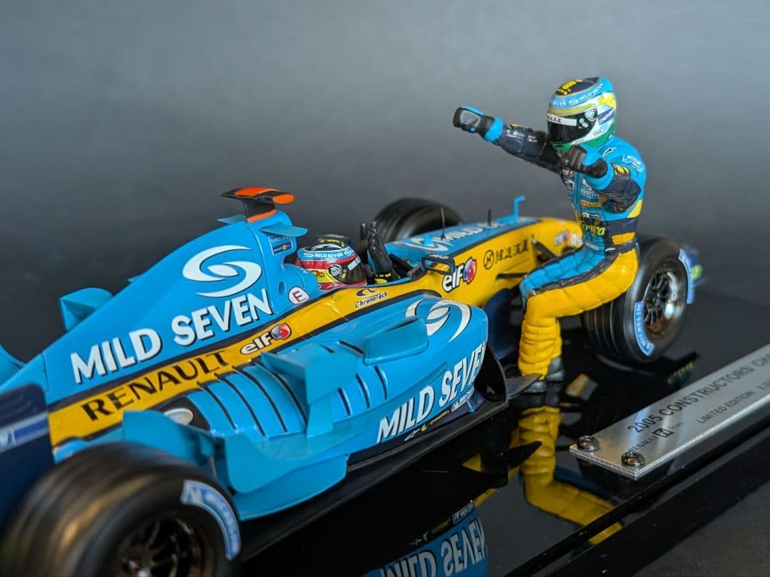 ホットウィール 1/18 ルノー R25 アロンソ 2005 チャンピオン