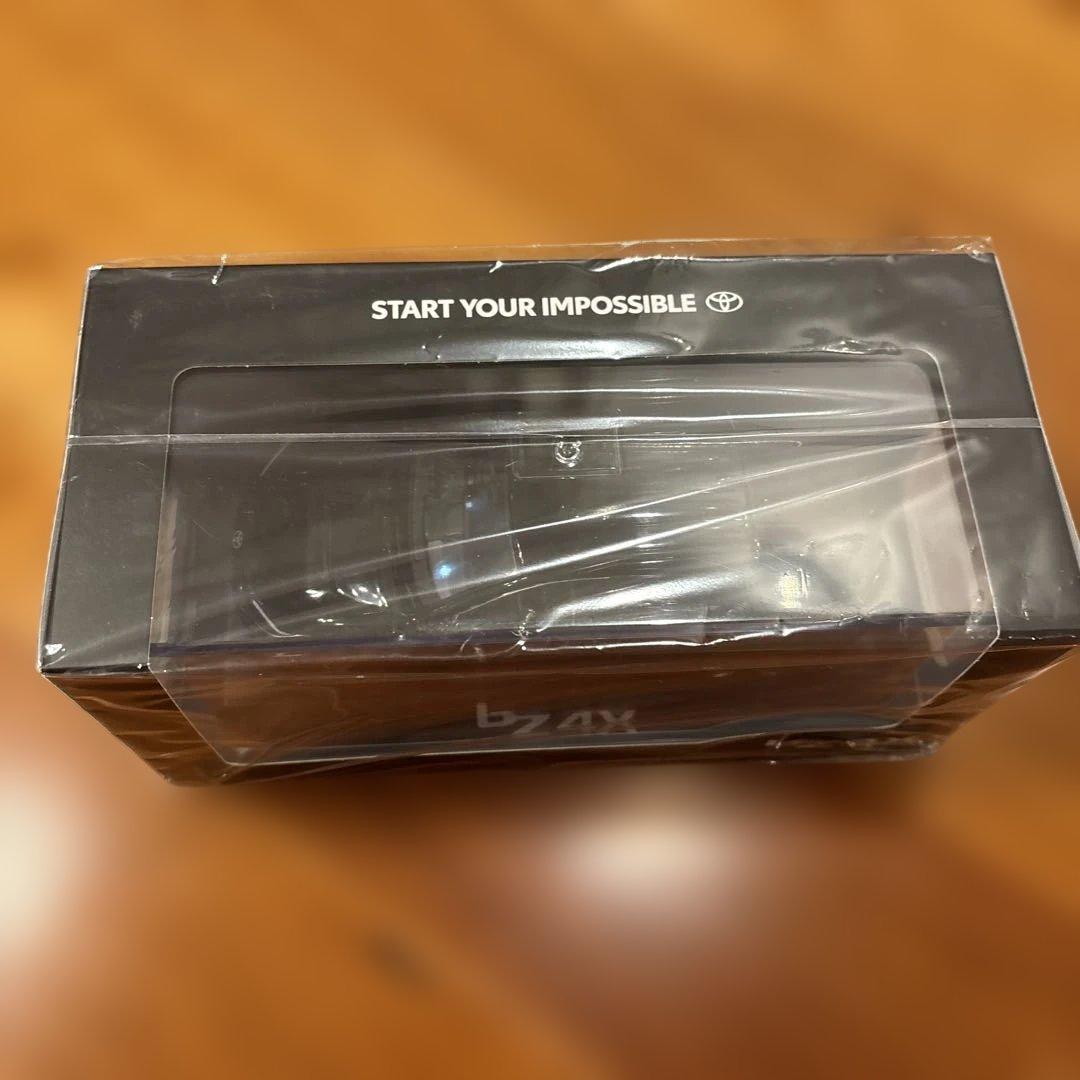 新型　トヨタ bZ4X ミニカー 1/30 カラーサンプル