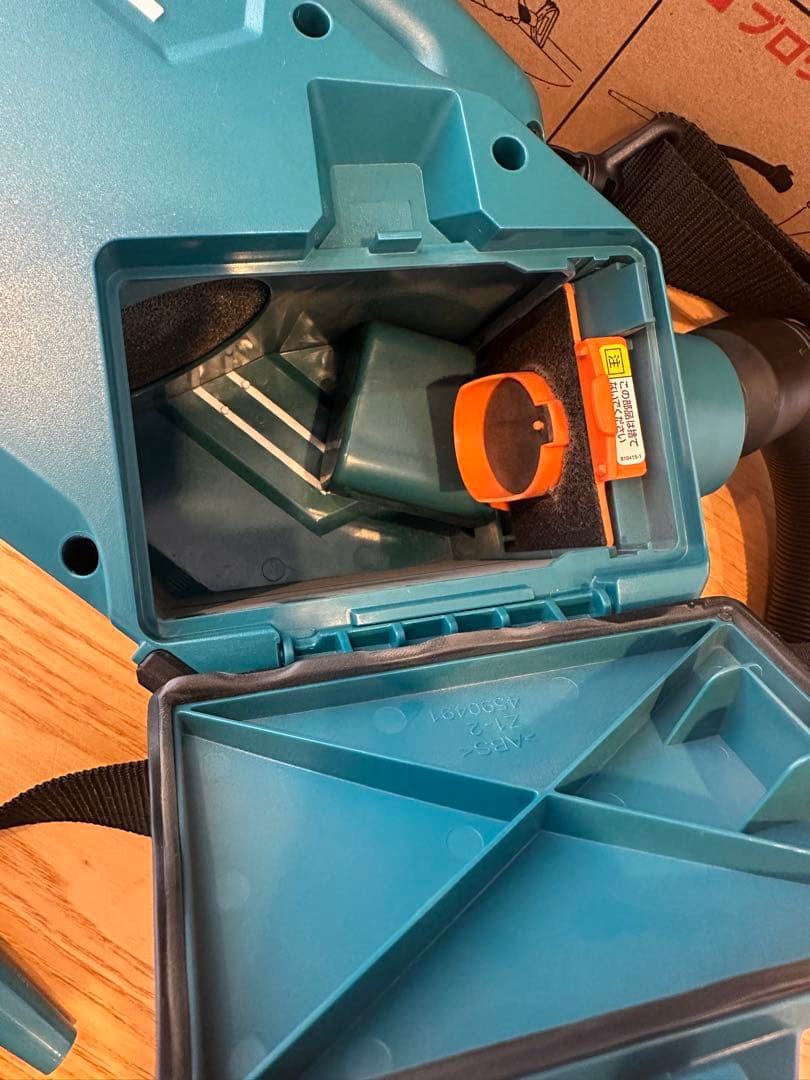 Makita マキタ　充電式クリーナー　CL184DZ